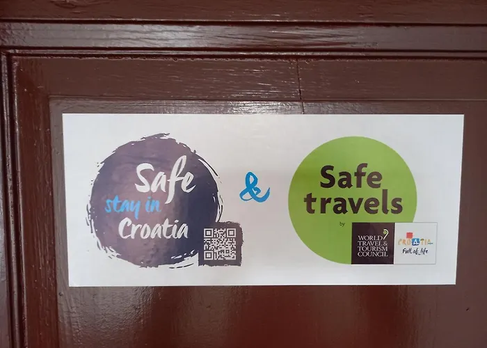 Valenti לינה וארוחת בוקר 4*