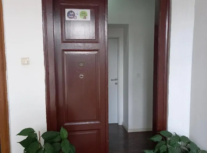 Valenti לינה וארוחת בוקר