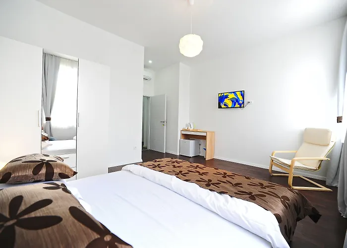 לינה וארוחת בוקר Valenti 4*