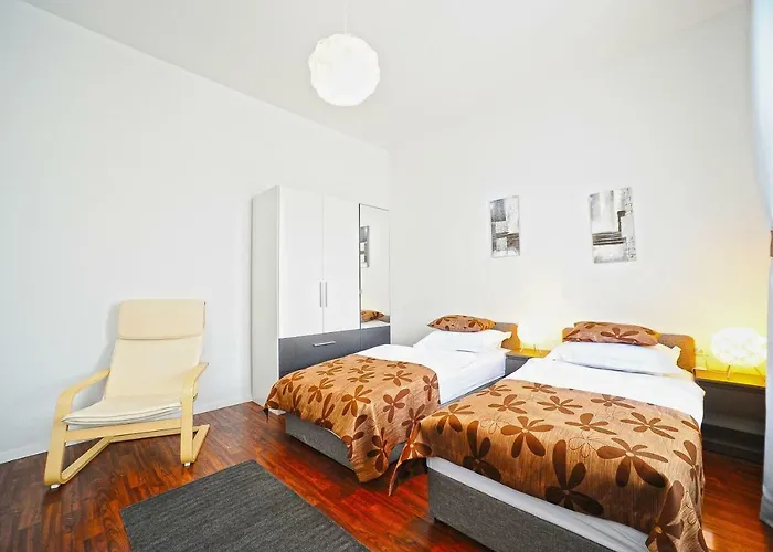 Valenti לינה וארוחת בוקר 4*