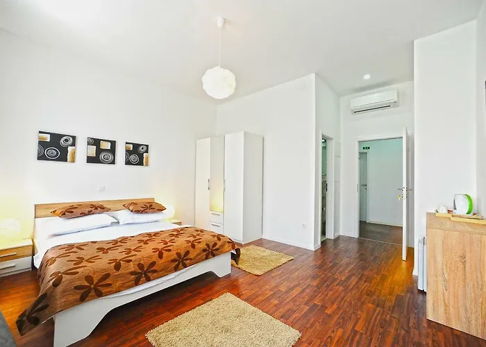 לינה וארוחת בוקר Valenti ספליט