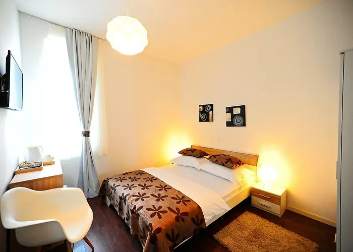 לינה וארוחת בוקר Valenti ספליט